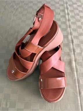 FIT-FLOP CAMEL LEATHER & PATENT LEATHER PILAR ANKLE-STRAP PLATFORM SANDALS SZ 8